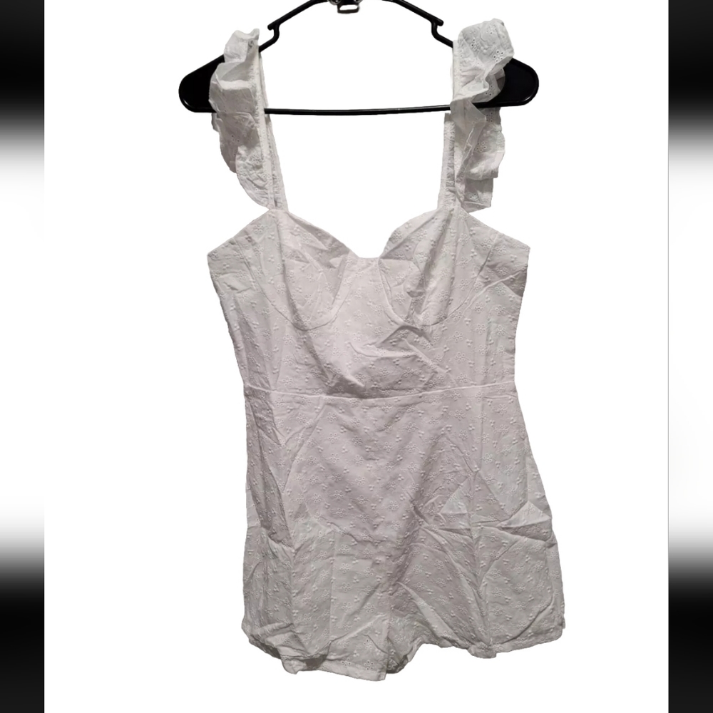 Nasty Gal Broderie Strappy Playsuit NWT size 8